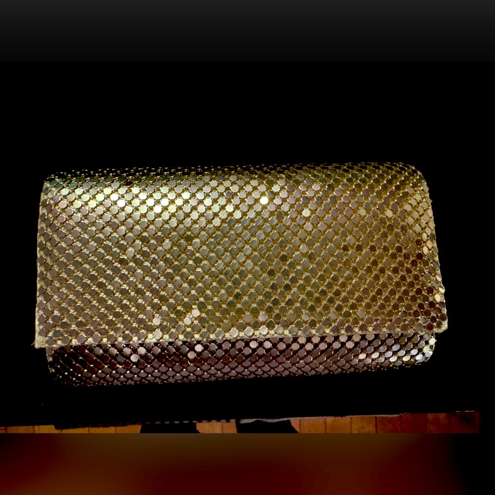 Jessica McClintock metallic clutch with cross body removable chain. NWOT